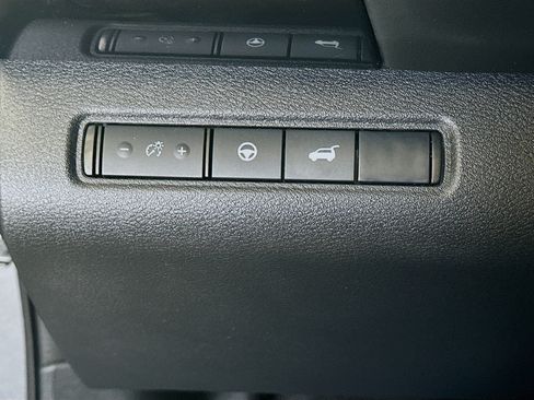 Used 2025 Nissan Pathfinder SV AWD/4WD image 17