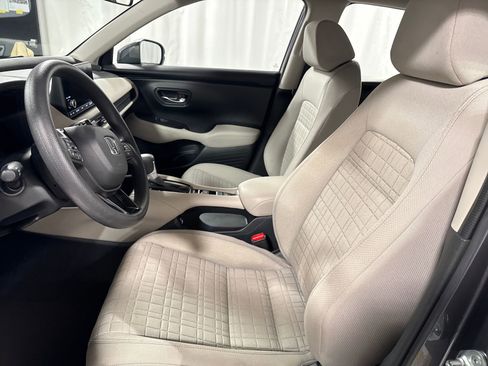 Certified 2023 Honda HR-V LX image 3