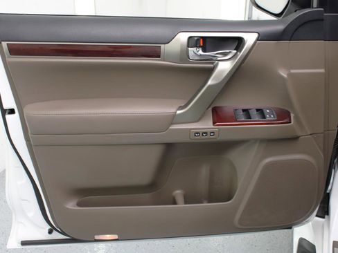 Used 2017 Lexus GX 460 Premium image 36