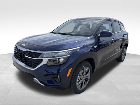 New 2026 Kia Seltos LX FWD image 8