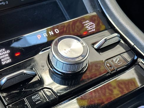 Used 2022 Jeep Grand Cherokee Overland w/ Advanced Protech Group III image 25