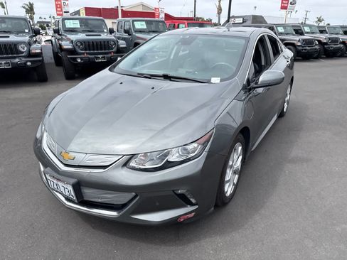 Used 2017 Chevrolet Volt Premier w/ Driver Confidence II Package FWD image 2