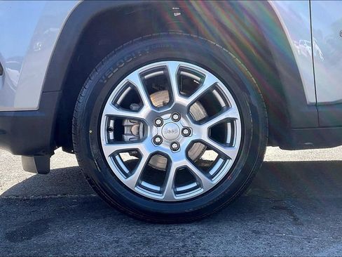 Used 2022 Jeep Compass Latitude AWD/4WD image 9