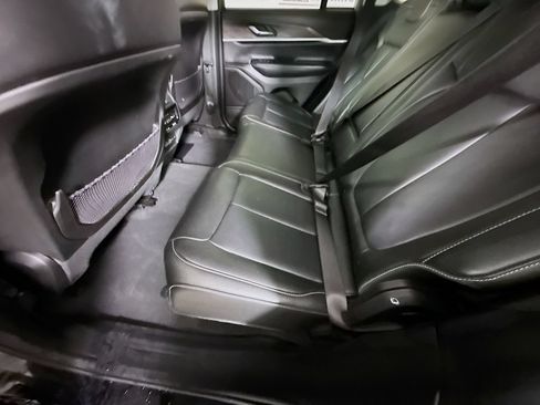 Used 2023 Jeep Grand Cherokee Limited AWD/4WD image 28