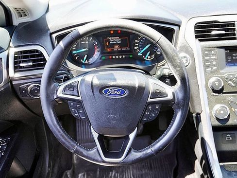 Used 2017 Ford Fusion SE w/ Equipment Group 201A AWD/4WD image 17