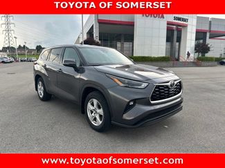 Used 2022 Toyota Highlander LE AWD/4WD video 1
