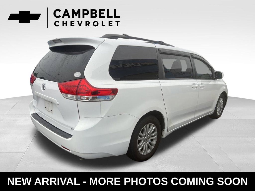 Used 2012 Toyota Sienna XLE FWD image 5