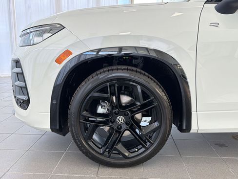 New 2026 Volkswagen Tiguan SE R-Line FWD image 12