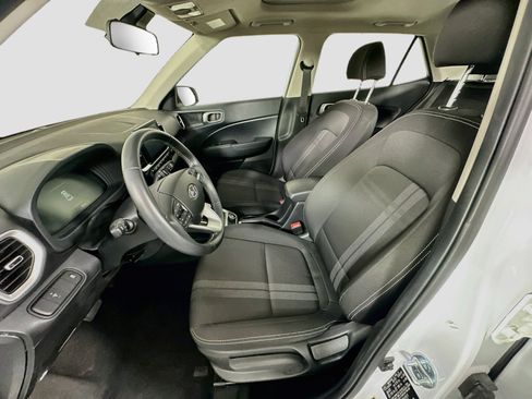 Used 2025 Hyundai Venue SEL FWD image 13