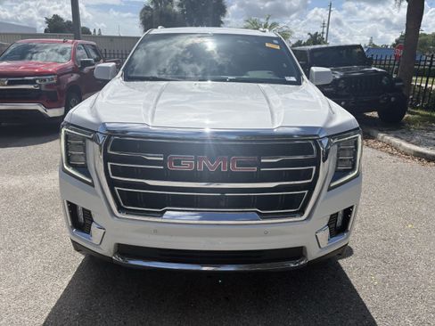 Used 2021 GMC Yukon XL SLT w/ SLT Luxury Plus Package AWD/4WD image 2