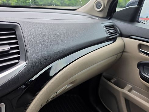 Used 2017 Honda Pilot Touring image 15