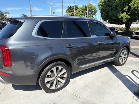 Used 2022 Kia Telluride S FWD image 14