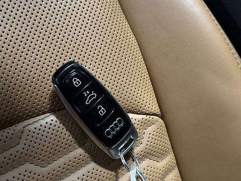 Used 2023 Audi RS Q8 4.0T w/ Black Optic Package image 28