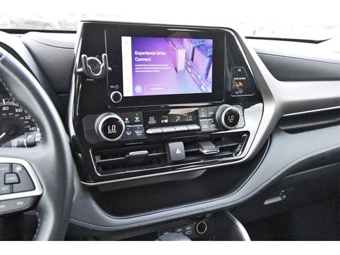 Used 2024 Toyota Highlander XLE image 15