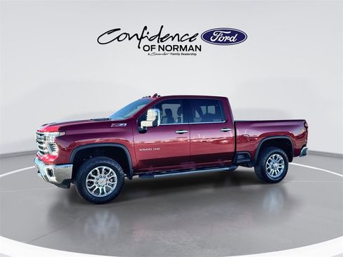 Used 2024 Chevrolet Silverado 3500 LTZ w/ LTZ Premium Package image 4