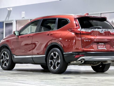 Used 2018 Honda CR-V Touring image 3