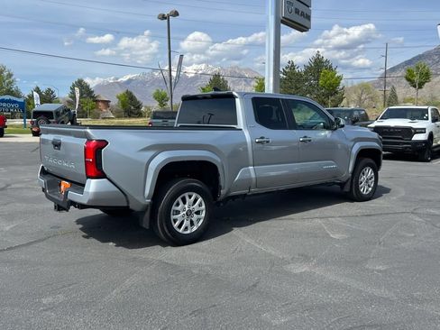 Used 2024 Toyota Tacoma SR5 AWD/4WD image 10