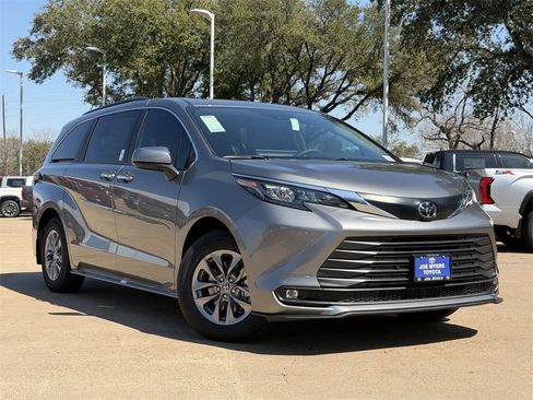 New 2026 Toyota Sienna XLE image 2