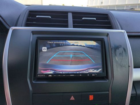 Used 2016 Toyota Camry SE image 10