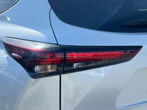 Used 2024 Toyota Highlander XSE AWD/4WD image 20