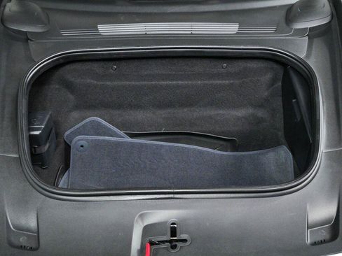 Certified 2025 Porsche 911 Carrera RWD image 33