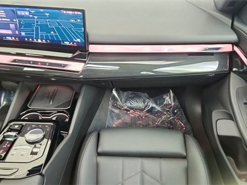 Used 2025 BMW 540i xDrive image 37