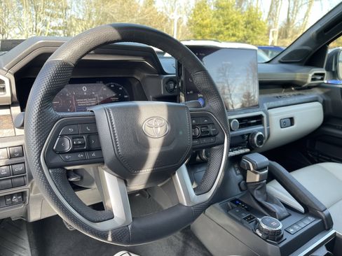 Used 2024 Toyota Tacoma Limited w/ Limited Package (LT) image 11