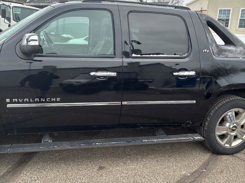 Used 2009 Chevrolet Avalanche LTZ image 8