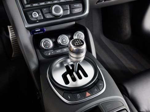 Used 2011 Audi R8 V10 AWD/4WD image 24