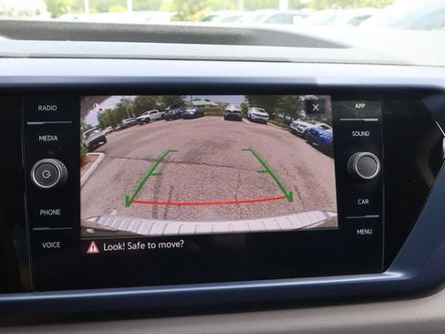 Certified 2023 Volkswagen Taos SE FWD image 27