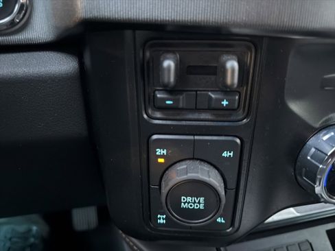 Used 2024 Ford F250 Platinum w/ FX4 Off-Road Package image 19