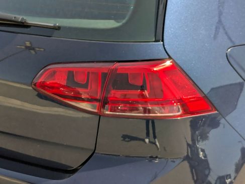 Used 2016 Volkswagen e-Golf SE FWD image 12