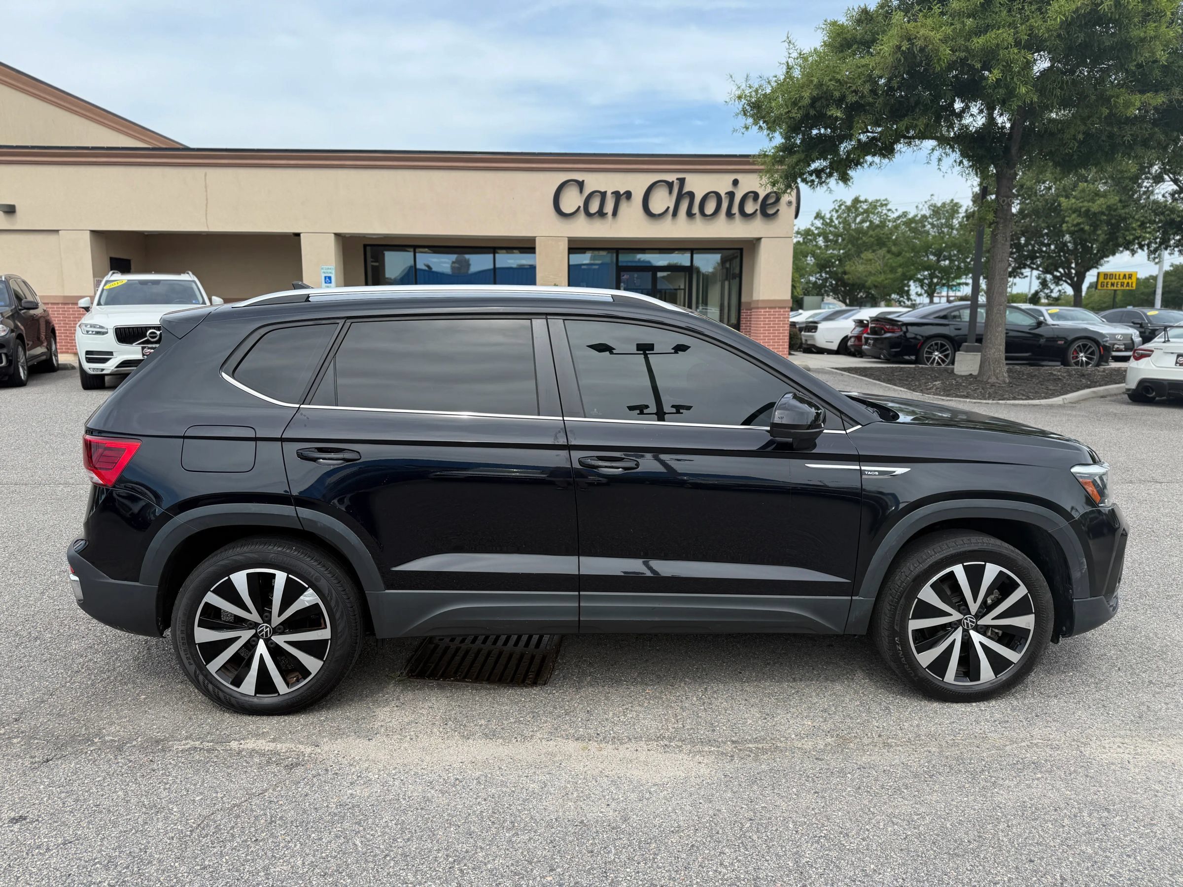 Used 2022 Volkswagen Taos SE FWD image 7