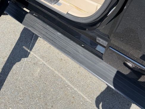 Used 2019 Chevrolet Suburban Premier AWD/4WD image 13