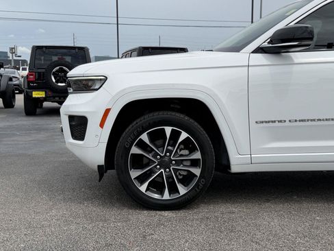 Used 2023 Jeep Grand Cherokee Overland w/ Luxury Tech Group IV RWD image 10