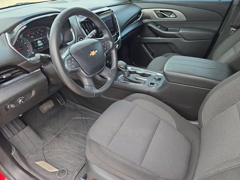 Used 2023 Chevrolet Traverse LT FWD image 17