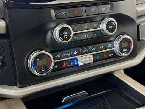 Used 2023 Ford Expedition Max XLT image 17