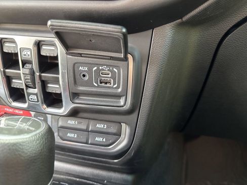 Used 2023 Jeep Gladiator Rubicon w/ LED Lighting Group AWD/4WD image 41