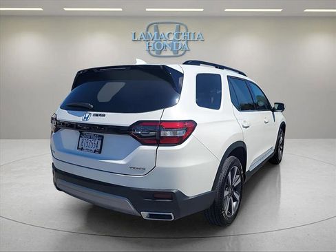 Used 2025 Honda Pilot Touring image 5