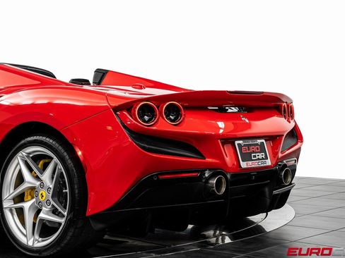 Used 2022 Ferrari F8 Tributo image 22