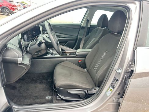 Used 2025 Hyundai Elantra SEL image 37