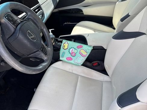Used 2023 Lexus ES 350 w/ Premium Package FWD image 2