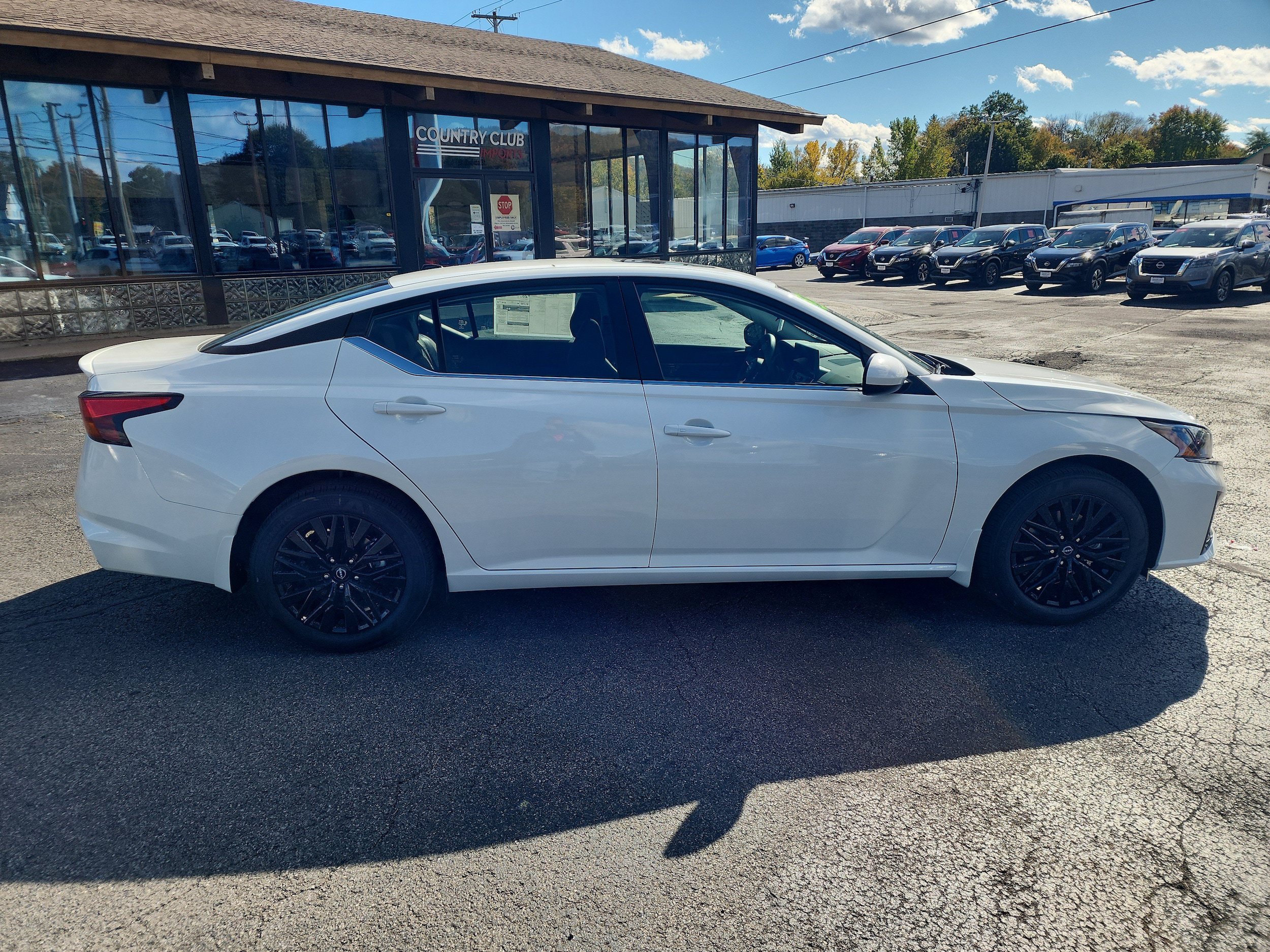 New 2026 Nissan Altima 2.5 SV w/ SV Special Edition Package AWD/4WD image 9
