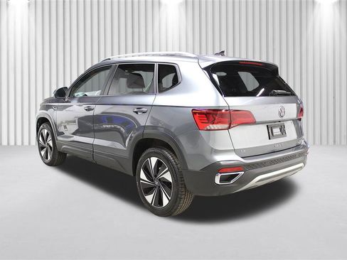 Used 2024 Volkswagen Taos SE AWD/4WD image 5