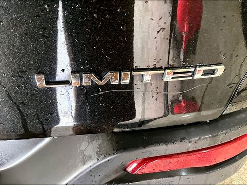 Used 2015 Jeep Cherokee Limited image 24