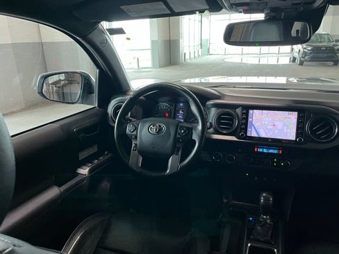 Used 2020 Toyota Tacoma TRD Off-Road w/ TRD Premium Off Road Package AWD/4WD image 37