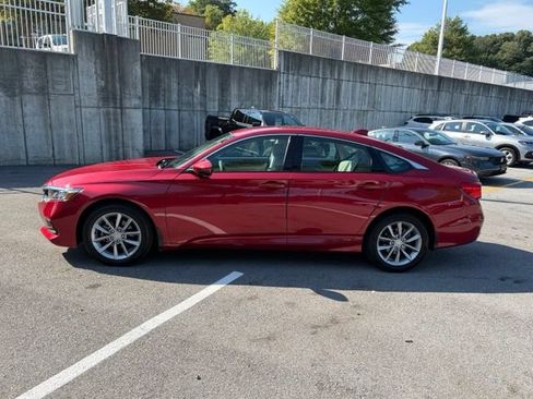 Used 2022 Honda Accord LX image 2
