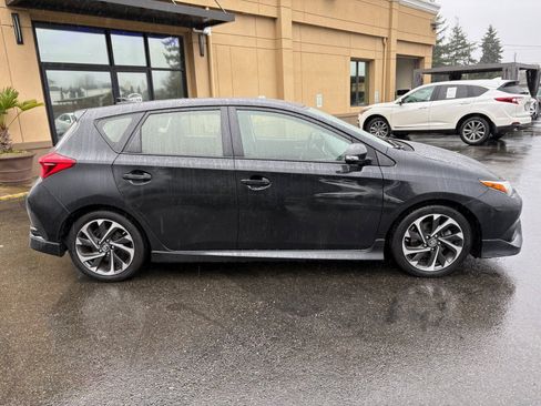 Used 2018 Toyota Corolla iM image 9