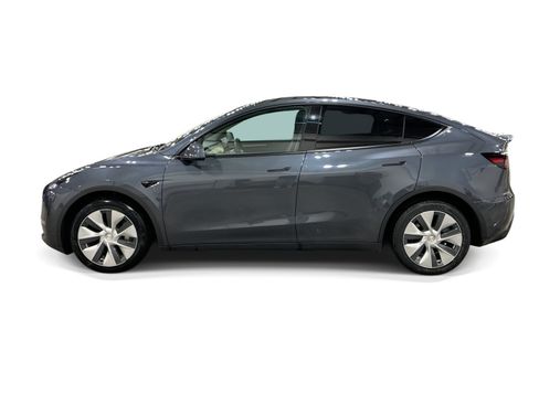 Certified 2023 Tesla Model Y Long Range AWD/4WD image 3