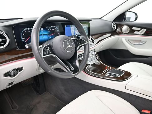 Used 2021 Mercedes-Benz E 350 4MATIC Sedan image 4